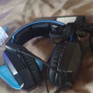 Runmuss K8 Black and Blue Gaming Headset NWOT